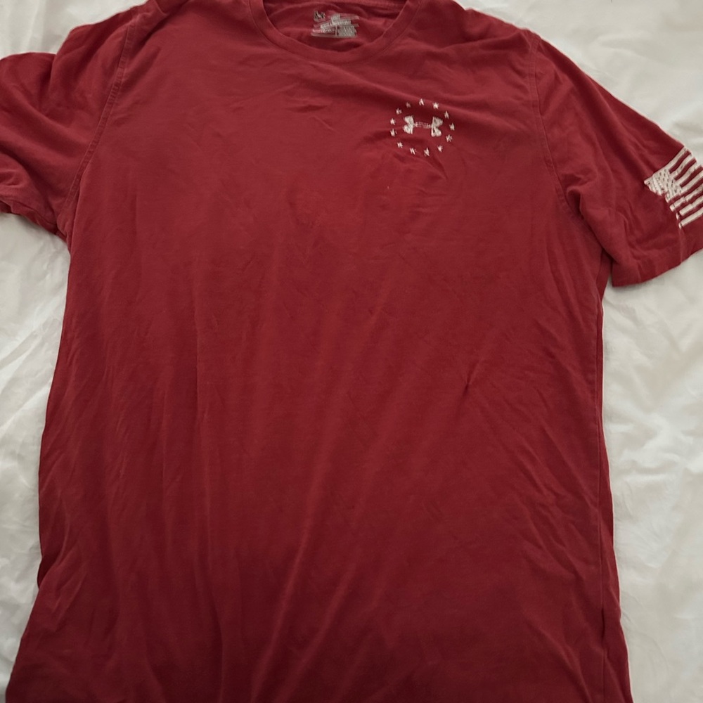 Under Armour Men's Red T-Shirt